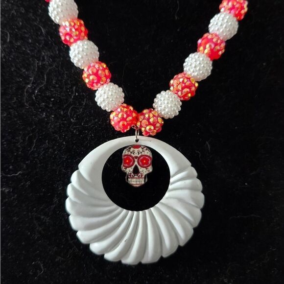 Handmade Crimson Skull spiral necklace - Picture 5 of 6